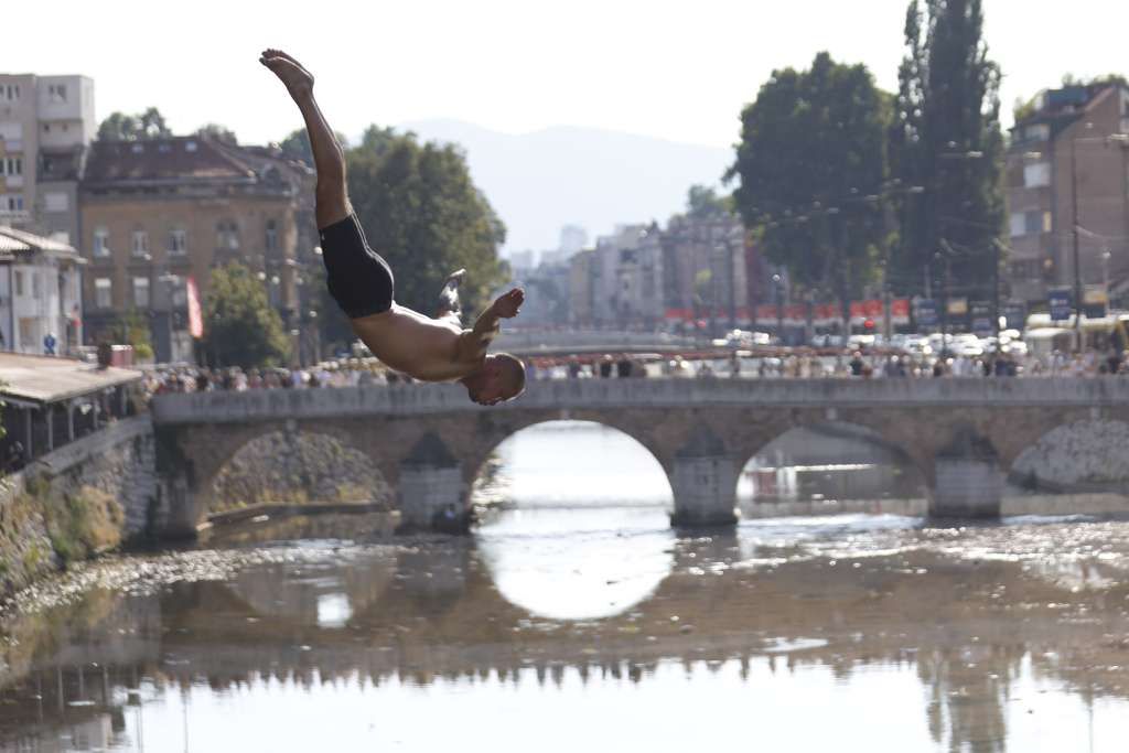 U Sarajevu održani skokovi u vodu Bentbaša Cliff Diving 2026.