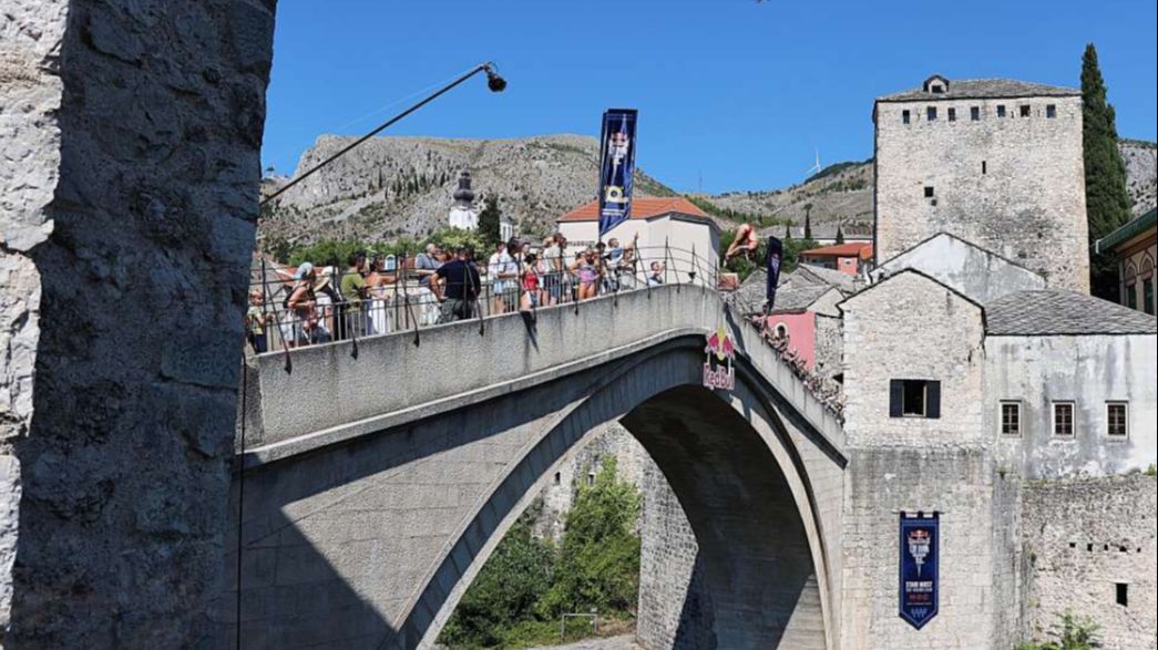 Jubilarni Red Bull Cliff Diving počeo u Mostaru skokovima sa Starog mosta